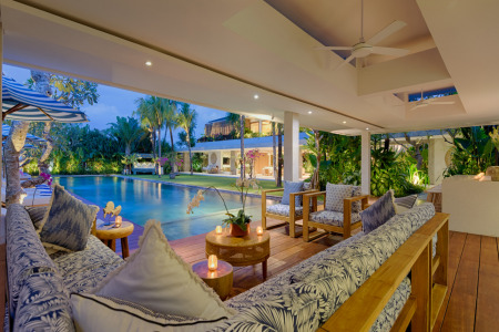 Villa Zambala Pool Lounge